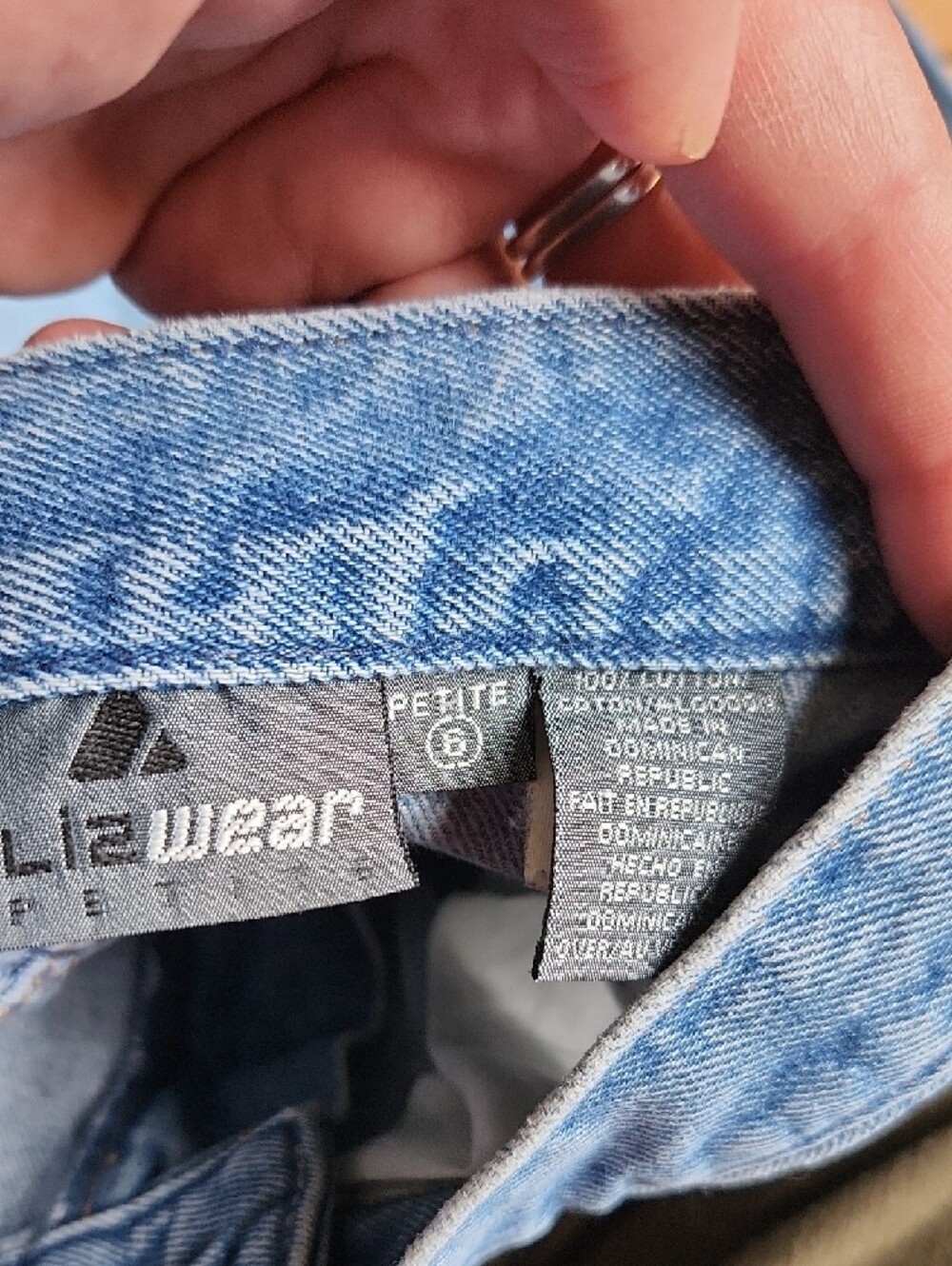 Vintage High-Rise Women's Denim Jeans in Light Blue - Picture 2 of 6